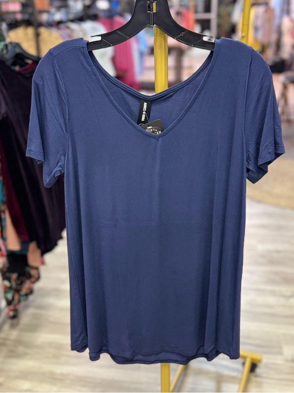 Agnes &‎ Dora Navy V-Neck Short Sleeve Tee